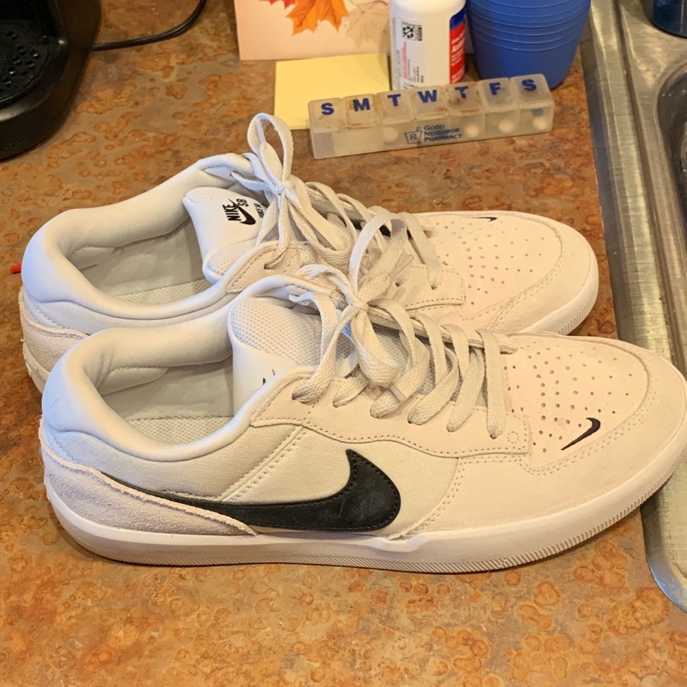 Nike SB, White w Black Swoosh.  Great looking shoes!